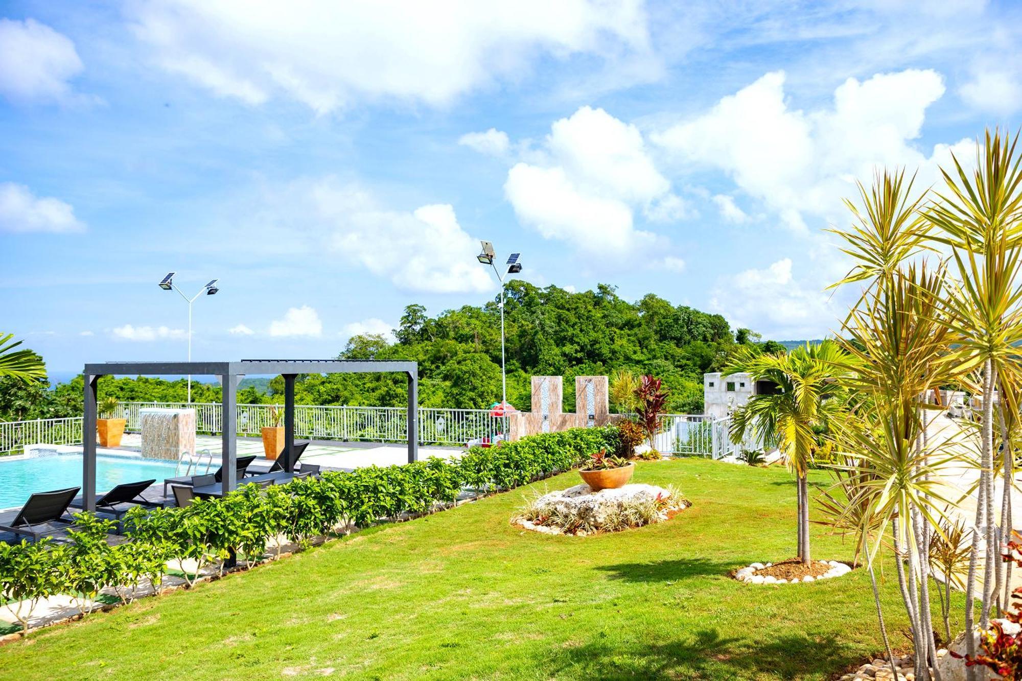 Ms. T'S Paradise @ Pyramid Point Ocho Rios Buitenkant foto